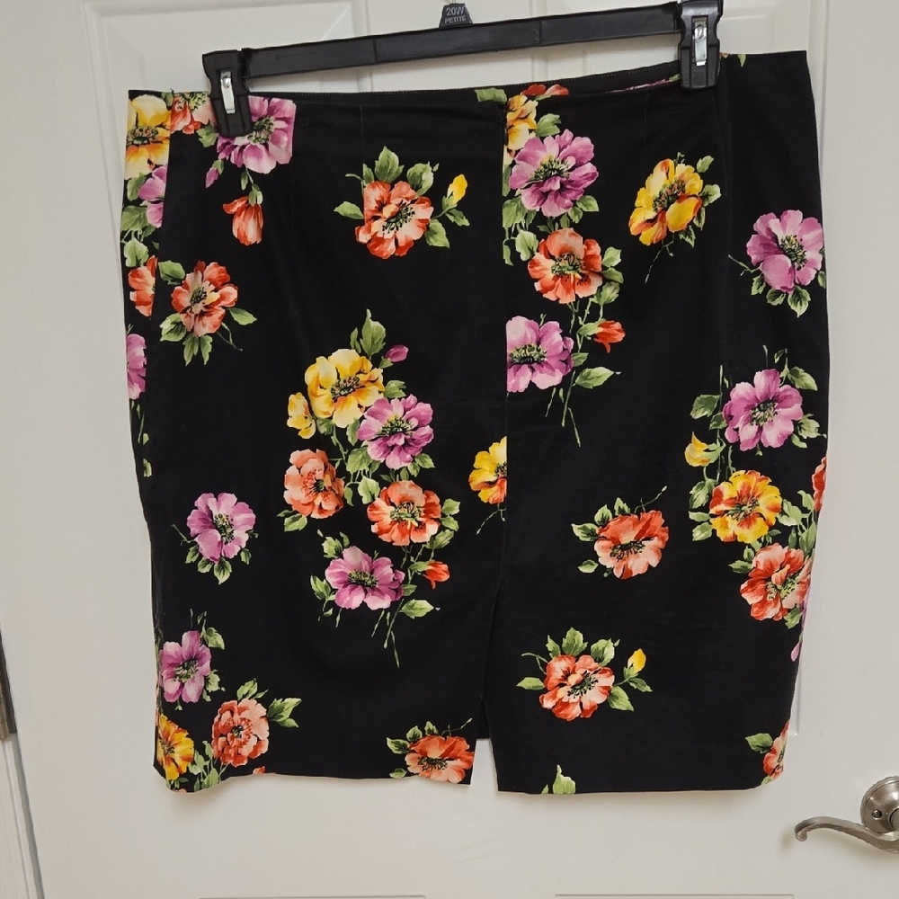 Jones New York Black Floral Skirt - Picture 2 of 9